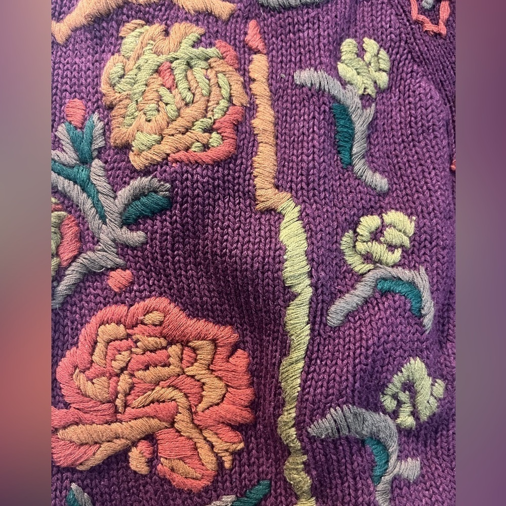 Vintage Burgundy Embroidered Floral Knit Sweater Vest Size M - Picture 7 of 7